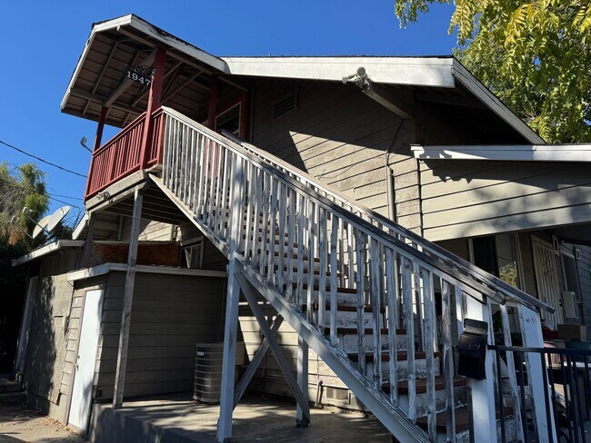 Building Photo - One Bed, One Bath Upstairs Apartment in Ce...