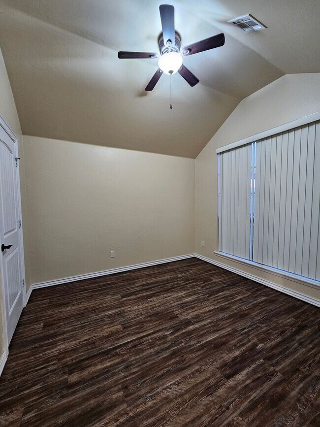 Building Photo - (4) Bed/(2) Bath in Winfield Addition OKC!