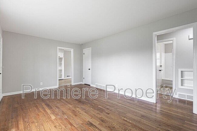 Building Photo - 5504 E 101st St