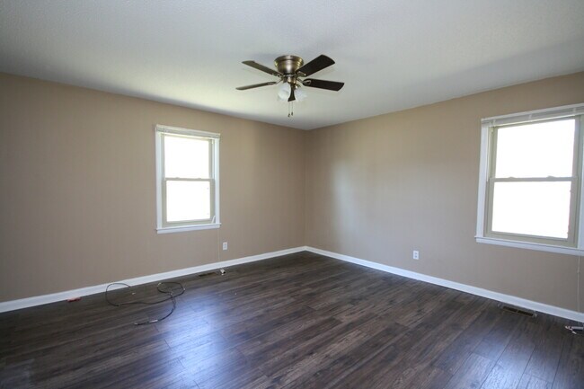 Building Photo - 6206 NW Angus Cir