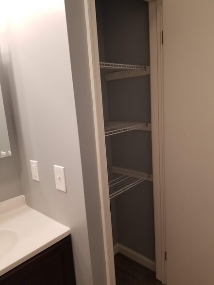 Linen Closet - 3422 Key Ct