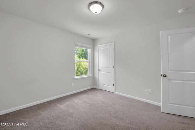 Building Photo - 706 Lenox Dr