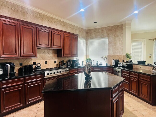 Building Photo - 4114 Fisher Lake Dr