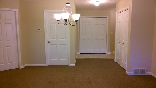 Dining - 9644 Meadowland Ct