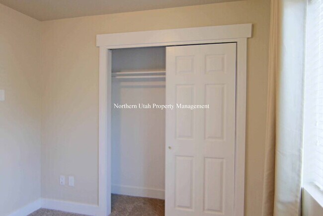 Building Photo - Newer 2 Bed 1 Bath HVAC