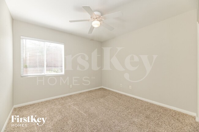 Building Photo - 1049 Silver Star St