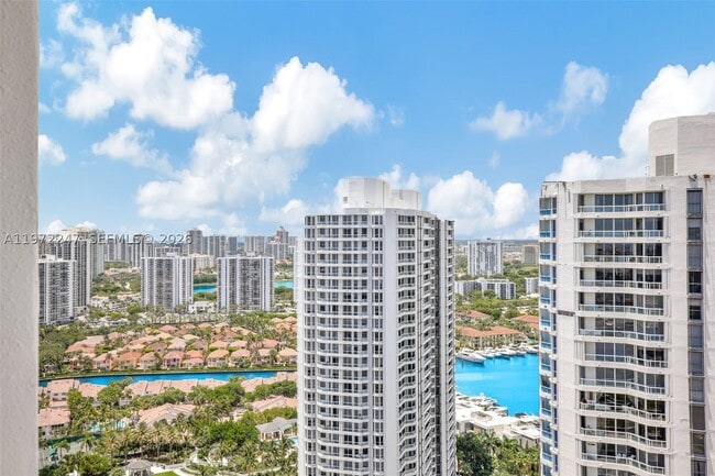 Building Photo - 21200 Point PH 2804