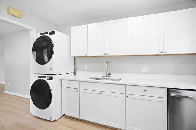 Building Photo - 603 Woodford St