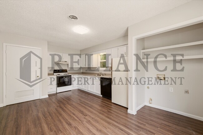 Building Photo - 903 E Osie St