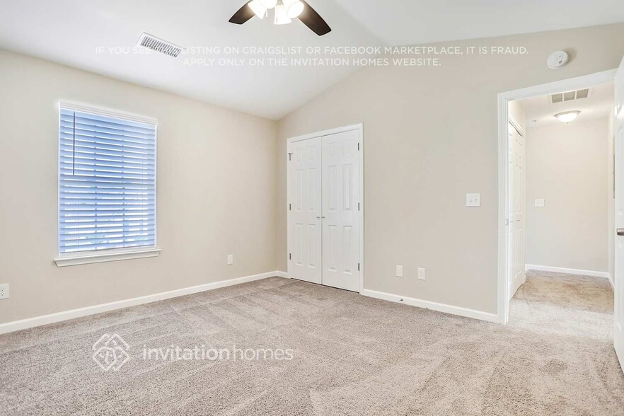 Building Photo - 371 Coral Cir