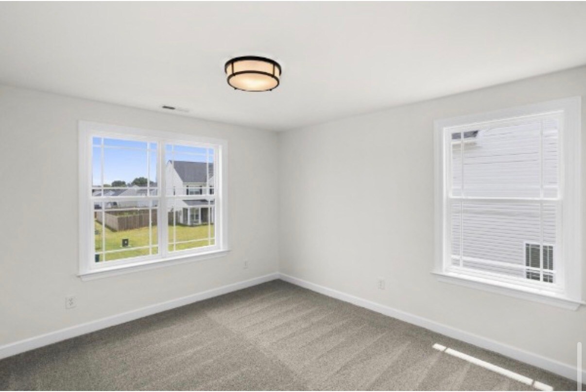 Building Photo - 5021 Salient Dr