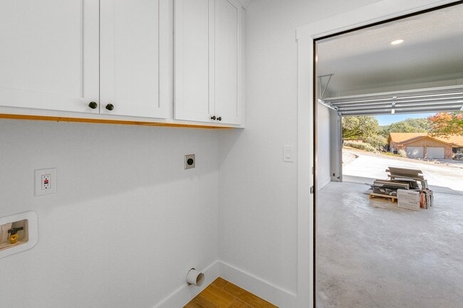 Building Photo - 130 Homer Dr W