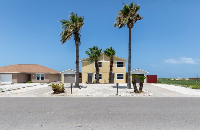 Building Photo - 15622 Cruiser St