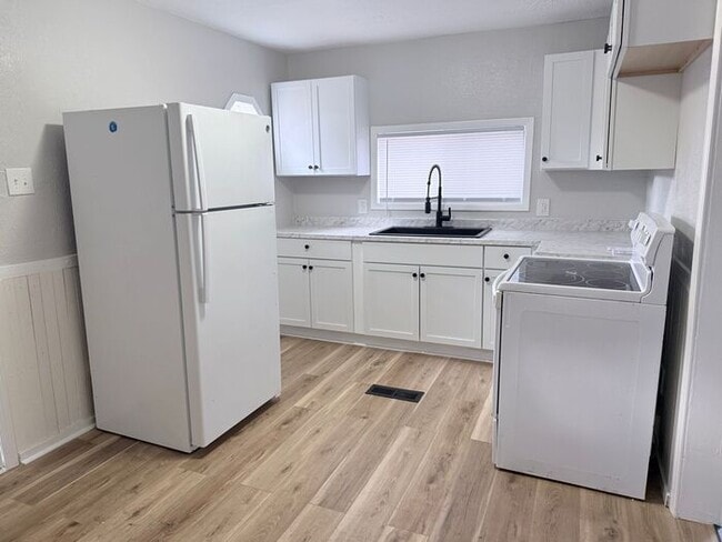 Building Photo - NEW YEAR SPECIAL!! - SIGN YOUR LEASE BY FEB 1ST - ONLY $100 DEPOSIT!!!