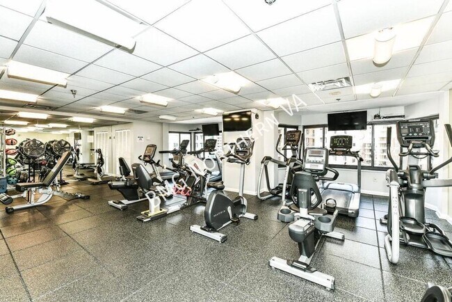Building Photo - 900 N Stafford St