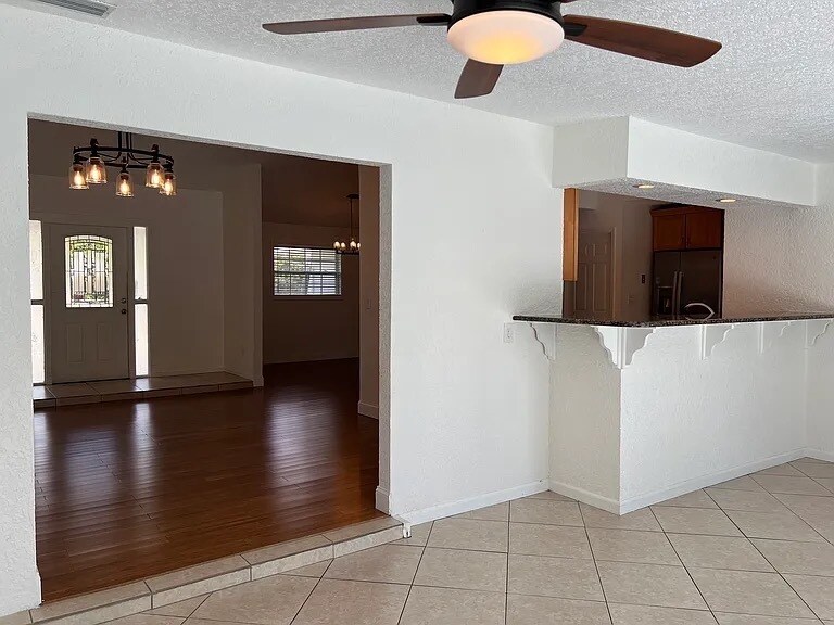 Building Photo - 990 Windsong Way