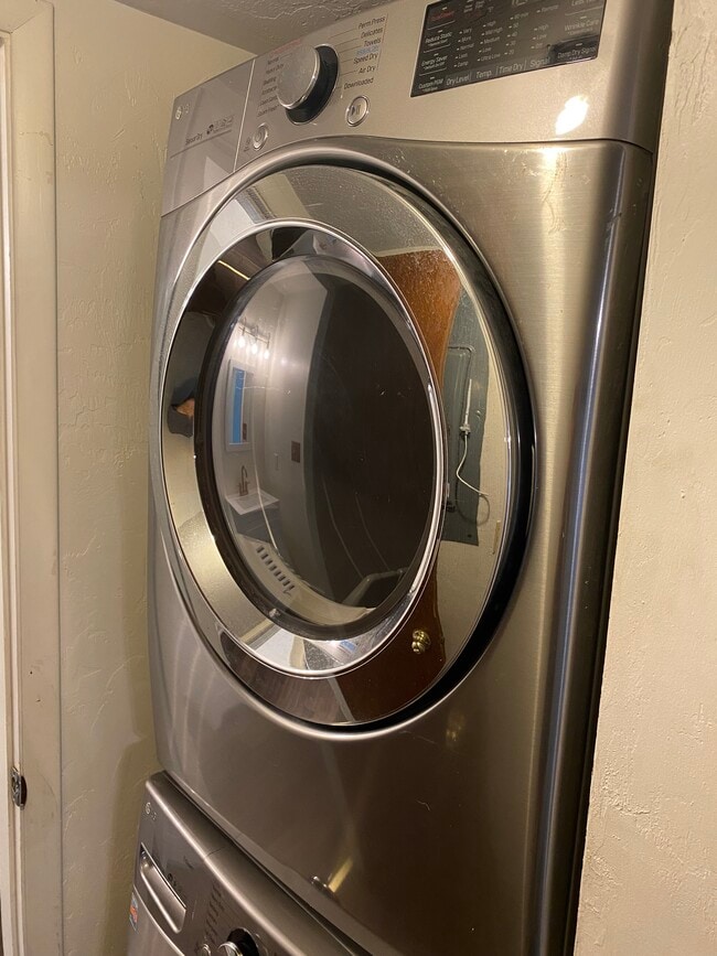 Building Photo - 3008 W University Ave