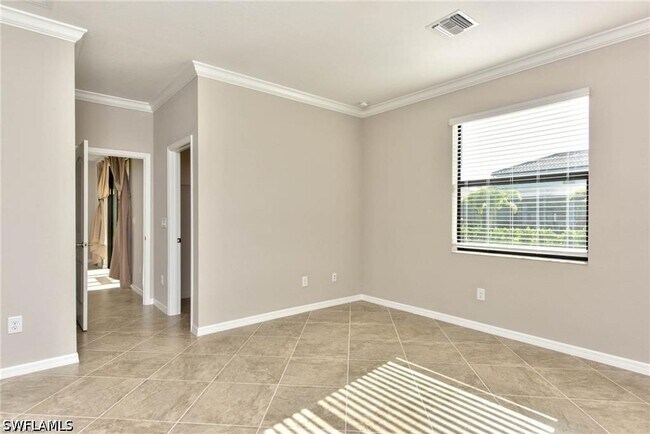 Building Photo - 9460 Foxglove Ln