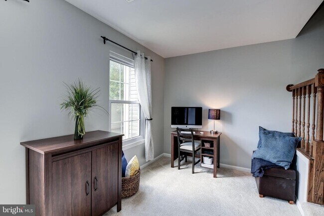 Lounge - 9668 Hastings Dr