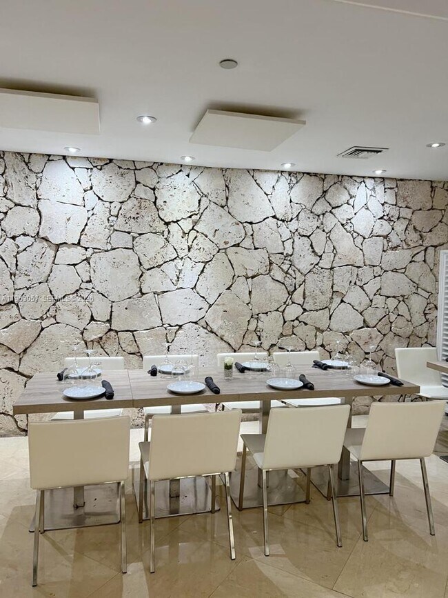 Building Photo - 1111 Crandon Blvd