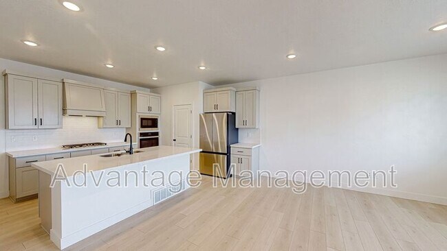 Building Photo - 7 S Moonlit Rd