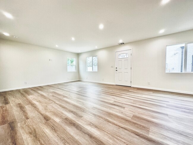 Building Photo - 1449 Livonia Ave