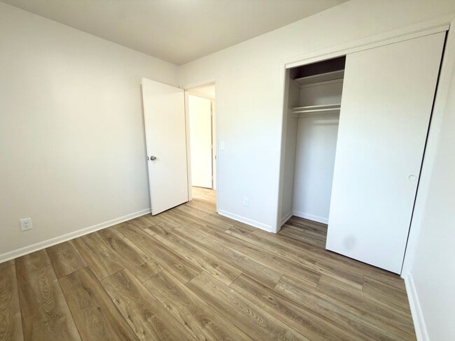 Building Photo - Newly Renovated Move-In Ready 3 Bed, 3 Bath Home!