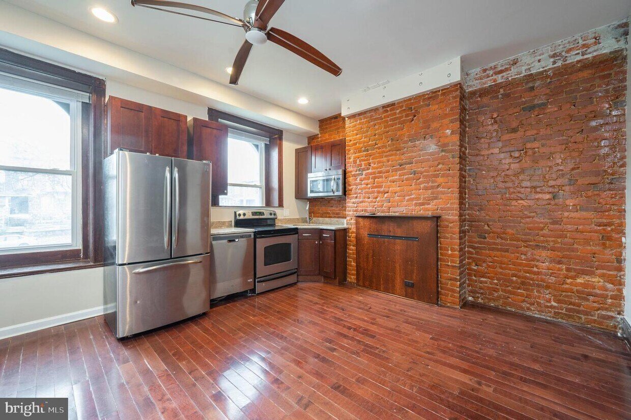 Building Photo - 833 N 63rd St