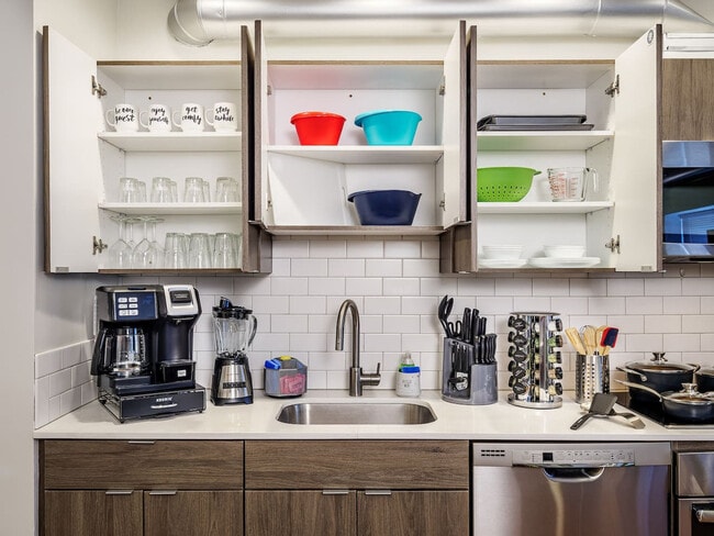 Building Photo - 219 Vine St