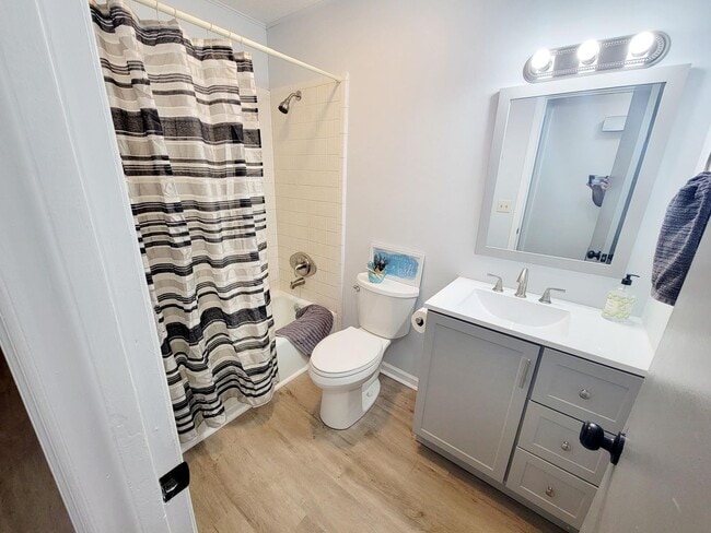 Building Photo - Great 3 bed 1.5 bath in Graham! View this home TODAY!