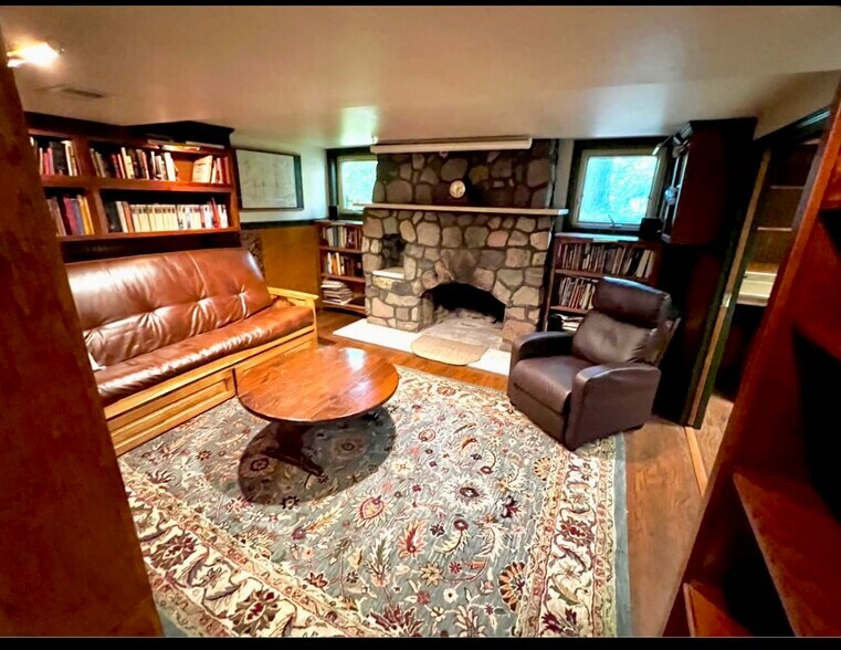 Building Photo - 739 S Alexander Ave