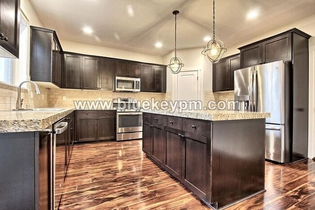 Building Photo - 3 Bed, 2.5 Bath Luxury Home in Ridgefield