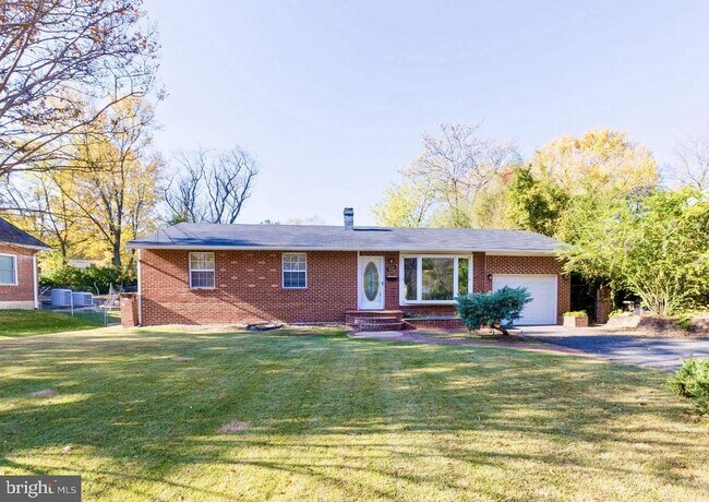 Building Photo - 6014 Leewood Dr