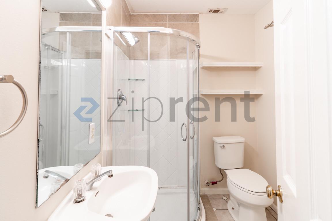 Building Photo - Unit B