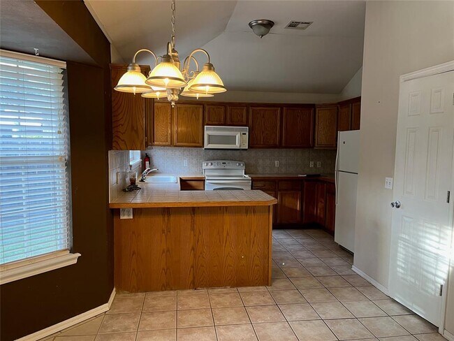 Building Photo - 2045 Rising Hill Dr