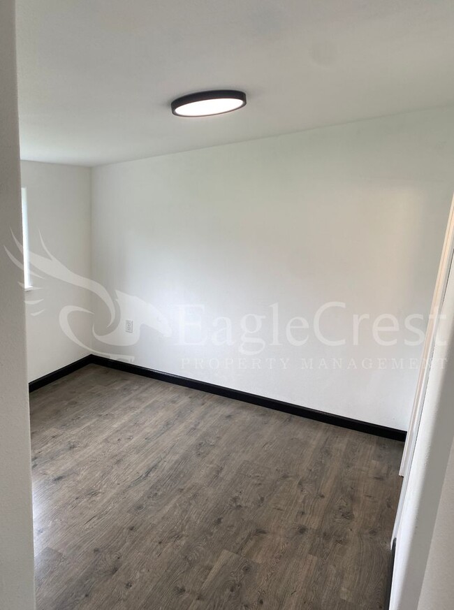 Building Photo - One Bedroom Cottage