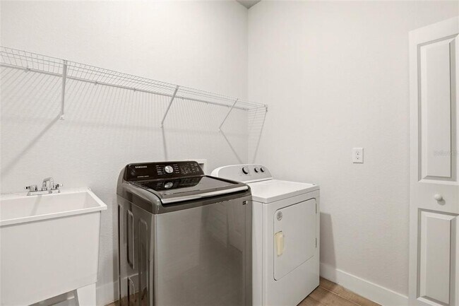 Building Photo - 870 Columbia St