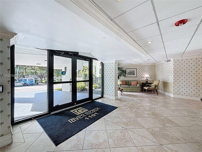 Building Photo - 1101 River Reach Dr