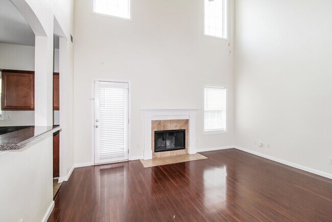 Building Photo - 6593 Silk Tree Pointe