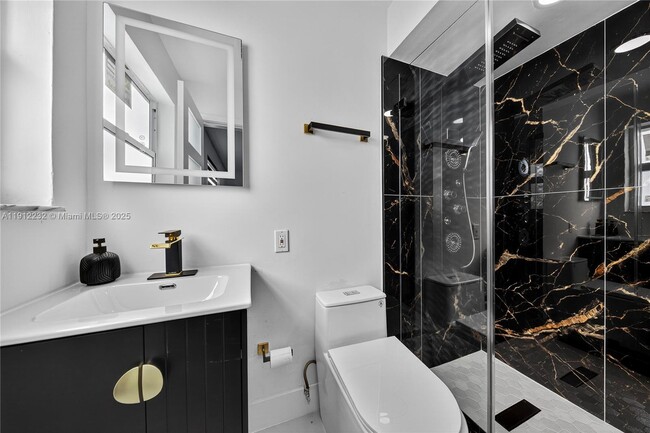 Building Photo - 3130 SW 16th St