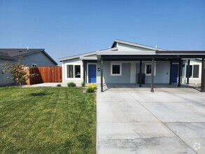 Building Photo - Newer Build Unit in Pasco