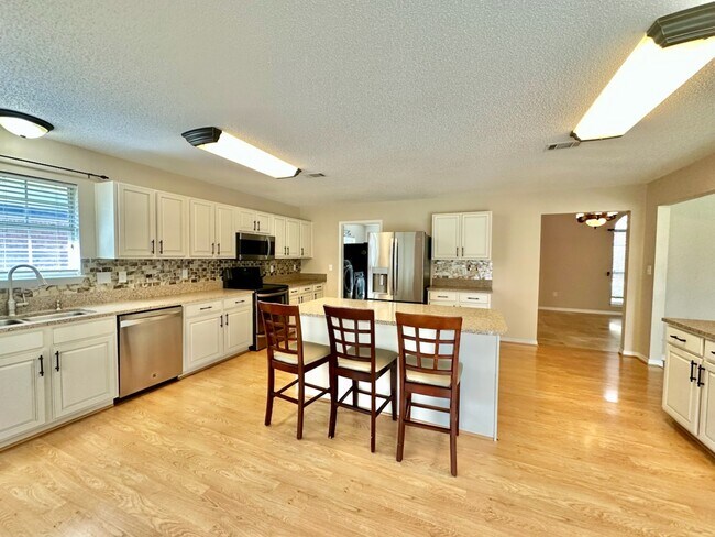 Building Photo - 4025 Lauren Ct