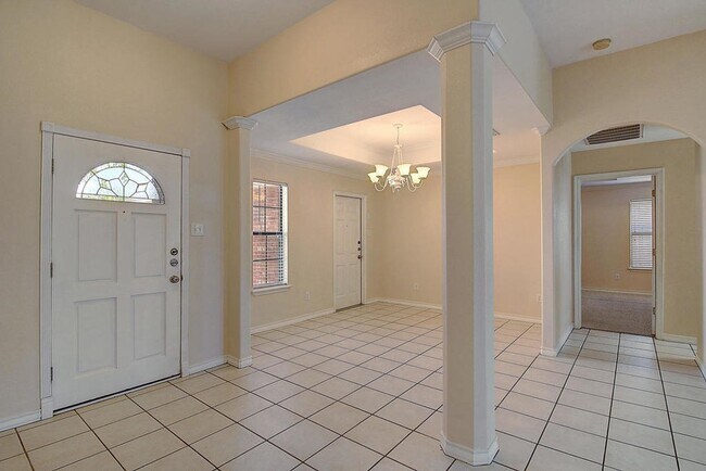 Building Photo - 3805 Julia Cir