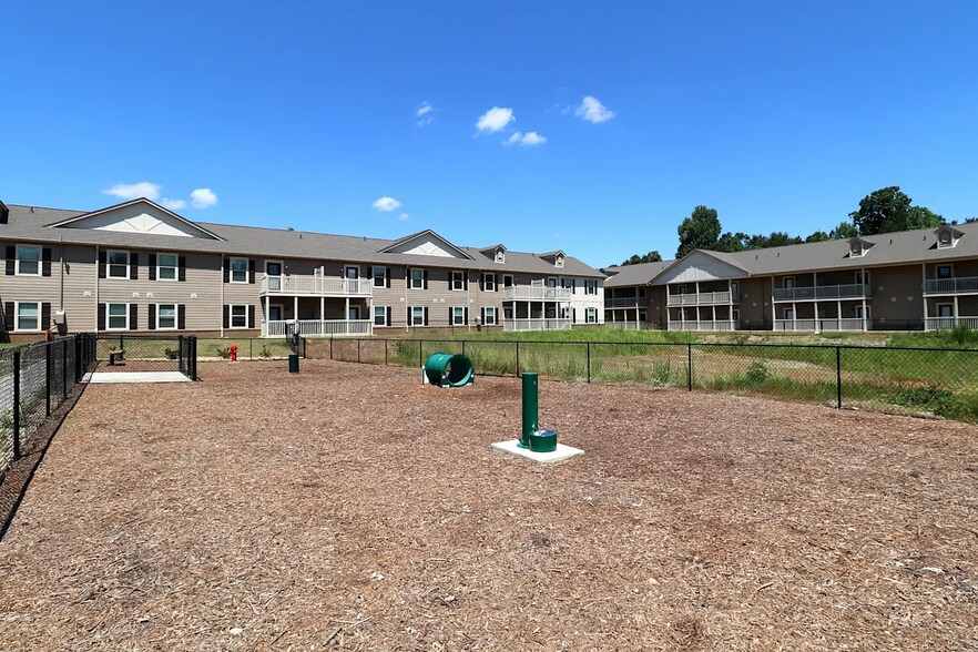 Building Photo - 610 Universal Dr