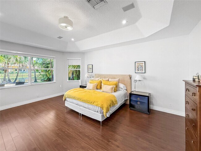 Building Photo - 2514 Poinciana Dr