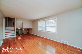 Building Photo - Split-level 3 BR, 2.5 BA home is move-in r...