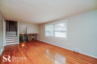 Building Photo - Split-level 3 BR, 2.5 BA home is move-in r...