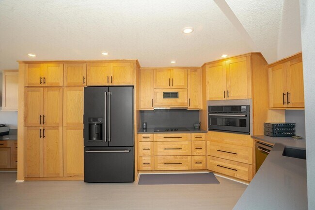 Building Photo - 9500 S Ocean Dr