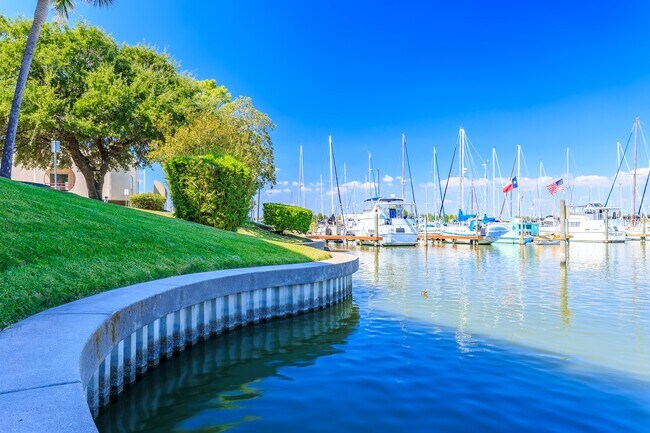 Building Photo - 1302 Marina Bay Dr