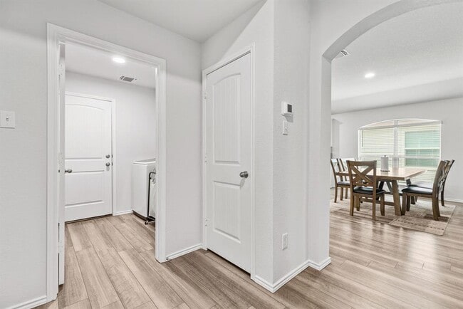 Building Photo - 217 Nathaniel Dr